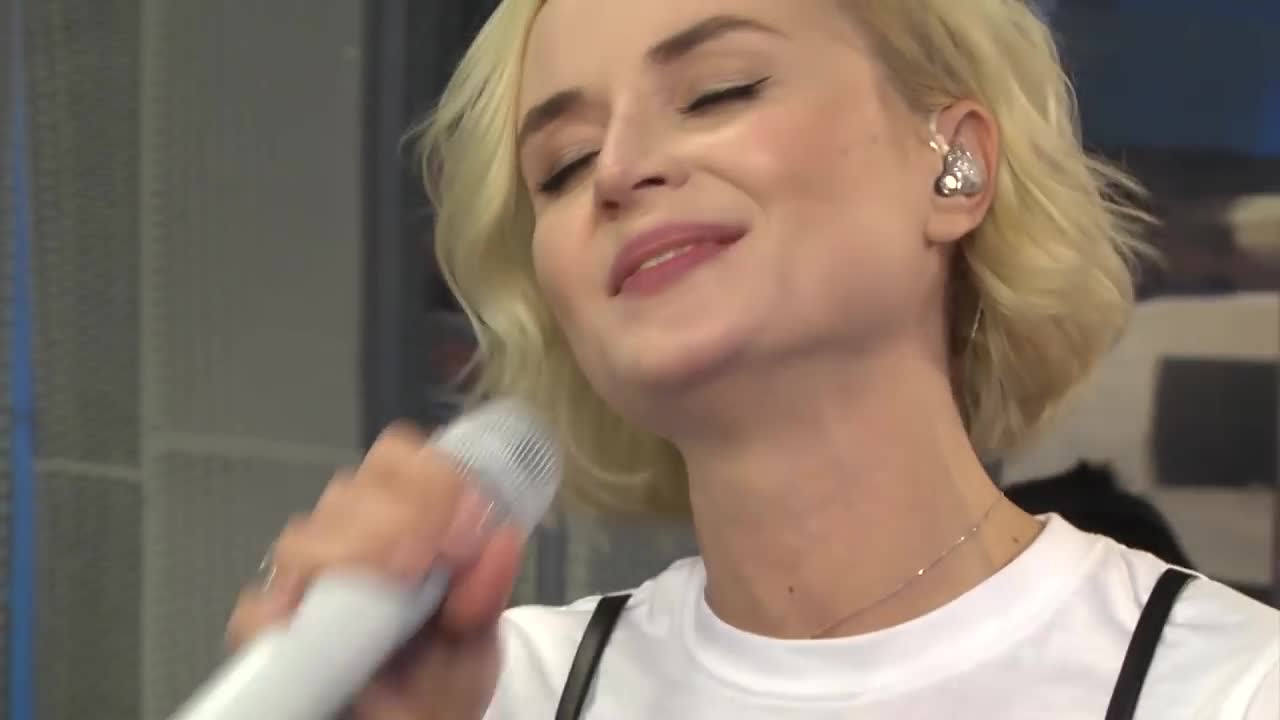 Полин гагарина кукушка видео. Кукушка Гагарина. Polina Gagarina Кукушка. Полина Гагарина Кукушка фото.